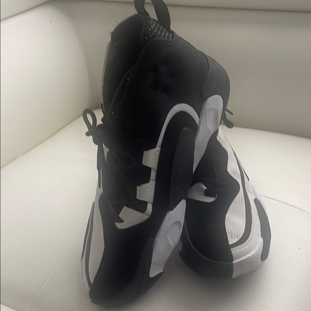 Nike Black and White - Picture 8 of 10